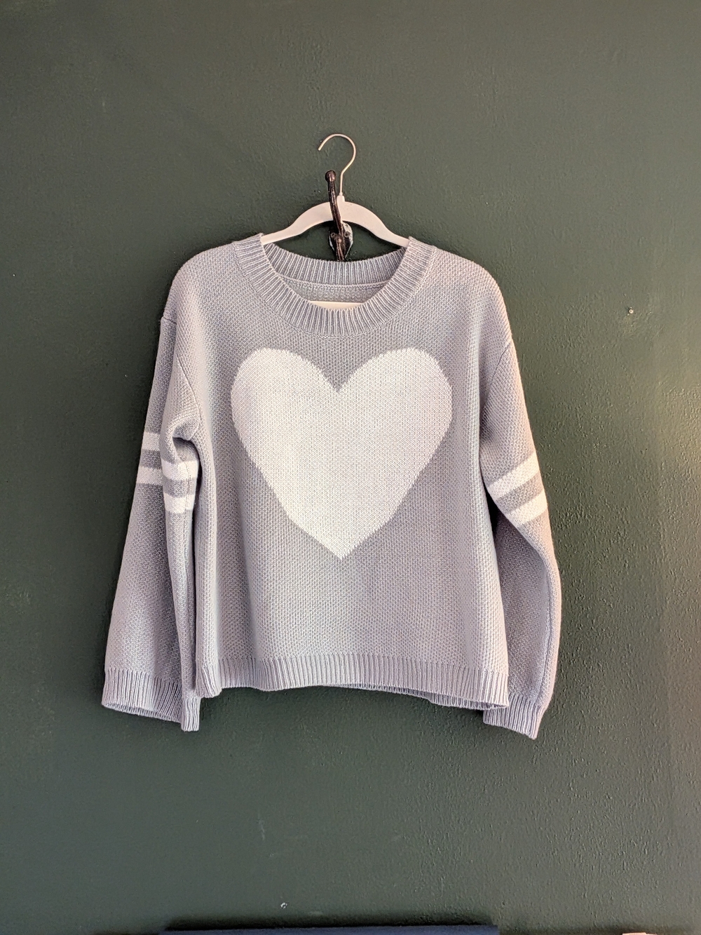 Source Unknown Light Gray Crewneck Sweater with White Heart